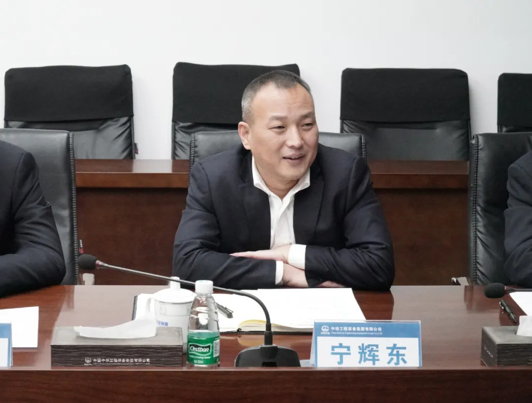 喜訊！重慶宇隧與中鐵裝備再次合作，成功簽約兩臺(tái)盾構(gòu)機(jī)！